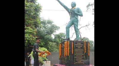An army officer laying a wreath to pay tributes at the memorial of late Major Bhupinder Singh outside Rose Garden in Ludhiana on Sunday. (HT Photo) An army officer laying a wreath to pay tributes at the memorial of late Major Bhupinder Singh outside Rose Garden in Ludhiana on Sunday. (HT Photo)