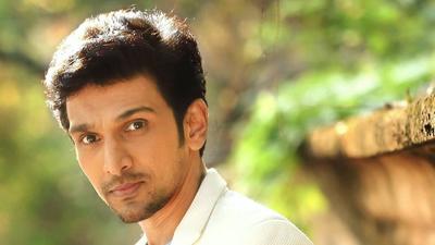Actor Pratik Gandhi is presently shooting in Jhansi Actor Pratik Gandhi is presently shooting in Jhansi