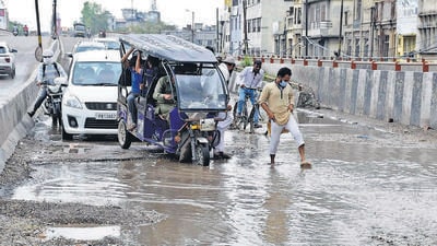 Commuters navigating through the pothole-ridden Jagraon Bridge in Ludhiana on Sunday. (Harsimar Pal Singh/HT) Commuters navigating through the pothole-ridden Jagraon Bridge in Ludhiana on Sunday. (Harsimar Pal Singh/HT)
