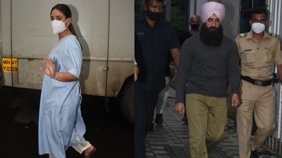 Kareena Kapoor and Aamir Khan on the sets of Laal Singh Chaddha in Mumbai. (Varinder Chawla) Kareena Kapoor and Aamir Khan on the sets of Laal Singh Chaddha in Mumbai. (Varinder Chawla)