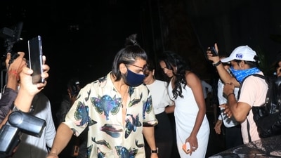 Ranveer Singh, Deepika Padukone and PV Sindhu after their dinner in Mumbai. Ranveer Singh, Deepika Padukone and PV Sindhu after their dinner in Mumbai.