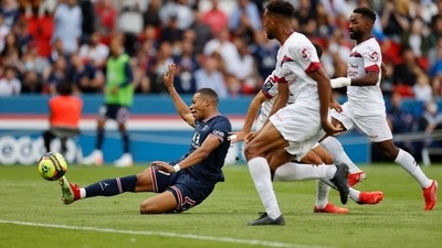 Paris St Germain's Kylian Mbappe in action&nbsp; (REUTERS)