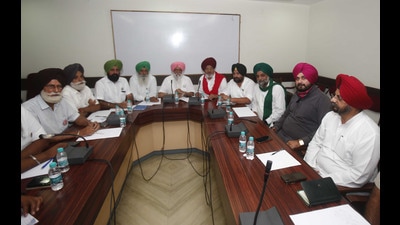 Punjab Congress president Navjot Singh Sidhu and others during a meeting with farmer leaders in Chandigarh on Friday. (Ravi Kumar/HT) Punjab Congress president Navjot Singh Sidhu and others during a meeting with farmer leaders in Chandigarh on Friday. (Ravi Kumar/HT)