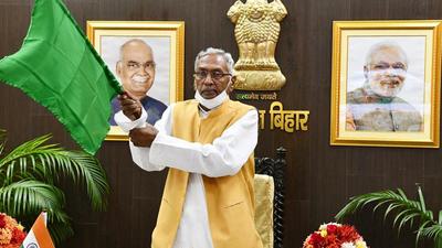 Bihar governor Phagu Chauhan flagged the cycle rally by SSB jawans to mark 75 years of independence or Azadi Ka Amrit Mahotsav. (HT Photo/File/Representative use)
