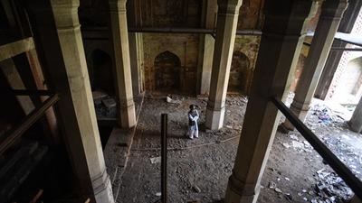 Qutub Sahib Ki Baoli is located beneath Khwaja Bakhtiyar Kaki dargah in Mehrauli. (Sanchit Khanna/HT PHOTO) Qutub Sahib Ki Baoli is located beneath Khwaja Bakhtiyar Kaki dargah in Mehrauli. (Sanchit Khanna/HT PHOTO)