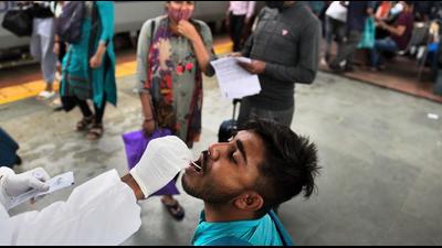 BMC conducted the survey in D ward to understand the ground situation related to Covid among fully vaccinated patients. (Satish Bate/HT Photo) BMC conducted the survey in D ward to understand the ground situation related to Covid among fully vaccinated patients. (Satish Bate/HT Photo)