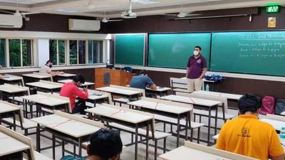Around 1,500 IIT-Bombay students who are currently on campus are attending lectures online. Most of them are appearing for the exams in physical mode. (HT) Around 1,500 IIT-Bombay students who are currently on campus are attending lectures online. Most of them are appearing for the exams in physical mode. (HT)