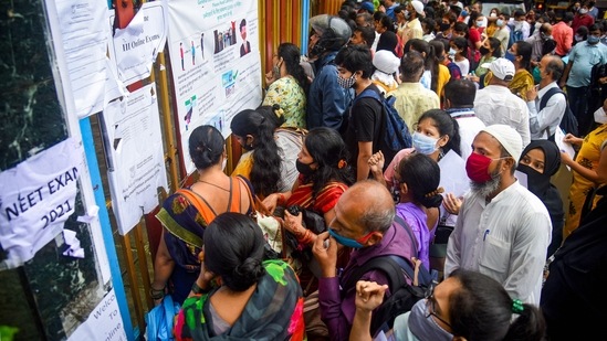 Students with their parents, arrive to appear for NEET exam at Thakur College at Kandivali, in Mumbai on September 12.(PTI)