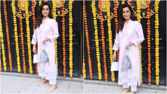 Neelam Kothari looked beautiful in a simple embroidered pink salwar suit.(HT Photo/Varinder Chawla)
