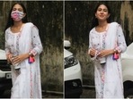 Bollywood actor Sara Ali Khan's ethnic wardrobe is full of beautiful, breathable, and simple white cotton kurtas - a go-to look for the actor - which she dons while enjoying a day out in Mumbai. On an outing today in the bay, the actor wore a printed white kurta set with matching pants. If you are planning to upgrade your collection, her ethnic ensemble should be your inspiration.(HT Photo/Varinder Chawla)