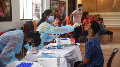 As per BMC data, on September 10, the civic body conducted around 50,000 Covid tests which dropped to 29,849 on Sunday (September 12) and 25,581 on Monday. (HT FILE) As per BMC data, on September 10, the civic body conducted around 50,000 Covid tests which dropped to 29,849 on Sunday (September 12) and 25,581 on Monday. (HT FILE)