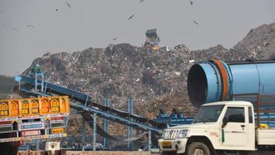 The Union minister said the government will launch the Swachh Bharat Mission 2.0, with an outlay of ₹1.41 lakh crore to focus on sludge management, waste water treatment, source segregation of garbage, and reduction in single-use plastics and controlling air pollution by managing construction and demolition waste, and bio-remediation at dump sites. (Sanchit Khanna/HT Archive) The Union minister said the government will launch the Swachh Bharat Mission 2.0, with an outlay of ₹1.41 lakh crore to focus on sludge management, waste water treatment, source segregation of garbage, and reduction in single-use plastics and controlling air pollution by managing construction and demolition waste, and bio-remediation at dump sites. (Sanchit Khanna/HT Archive)