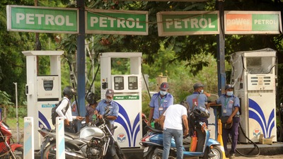Central and state taxes on petroleum products contributed over ₹5.55 lakh crore in 2019-20. (HT PHOTO) Central and state taxes on petroleum products contributed over ₹5.55 lakh crore in 2019-20. (HT PHOTO)