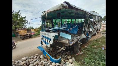 The Haryana Roadways bus that rammed into a truck parked on the Ambala-Chandigarh highway in Dera Bassi at 3am on Monday. (Sant Arora/HT) The Haryana Roadways bus that rammed into a truck parked on the Ambala-Chandigarh highway in Dera Bassi at 3am on Monday. (Sant Arora/HT)