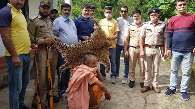 Uttarakhand forest and police officials with the arrested ascetic and the seized leopard hide in Pithoragarh district (HT Photo)
