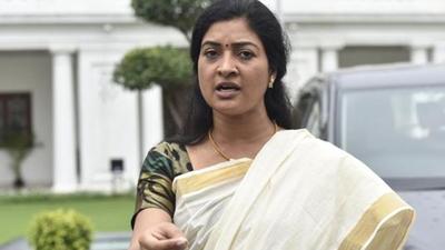 Alka Lamba said she was strolling on the terrace of her house, when she spotted a man climbing onto the railings of the Andrews Ganj flyover and shouting something to someone standing below. (Sonu Mehta/HT PHOTO)