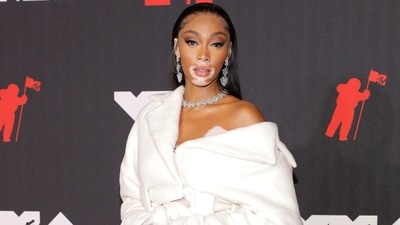 Jamaican-Canadian fashion model Winnie Harlow arrived at the MTV Video Music Awards in a fashionable white robe romper featuring an asymmetrical neckline. She teamed her look with shimmery heals and statement-making jewels.&nbsp; (REUTERS)