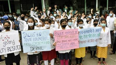 MBBS students protest at the campus of Patna Medical College & Hospital on Monday. (Santosh Kumar/HT Photo) MBBS students protest at the campus of Patna Medical College & Hospital on Monday. (Santosh Kumar/HT Photo)