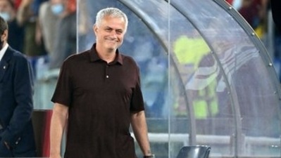 I wanted to remember 1000th game forever, says jubilant Mourinho (TWITTER/AS ROMA)