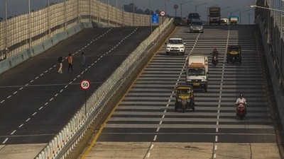 Six inmates of the jeep were found dead on the spot. (HT Photo)