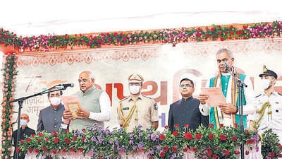 Gujarat governor Acharya Devvrat administers the oath to Bhupendra Patel as Gujarat chief minister, in Ahmedabad on Monday. Gujarat governor Acharya Devvrat administers the oath to Bhupendra Patel as Gujarat chief minister, in Ahmedabad on Monday.