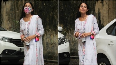 Bollywood actor Sara Ali Khan's ethnic wardrobe is full of beautiful, breathable, and simple white cotton kurtas - a go-to look for the actor - which she dons while enjoying a day out in Mumbai. On an outing today in the bay, the actor wore a printed white kurta set with matching pants. If you are planning to upgrade your collection, her ethnic ensemble should be your inspiration. (HT Photo/Varinder Chawla) Bollywood actor Sara Ali Khan's ethnic wardrobe is full of beautiful, breathable, and simple white cotton kurtas - a go-to look for the actor - which she dons while enjoying a day out in Mumbai. On an outing today in the bay, the actor wore a printed white kurta set with matching pants. If you are planning to upgrade your collection, her ethnic ensemble should be your inspiration. (HT Photo/Varinder Chawla)