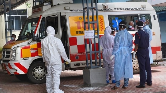 High risk contacts of the deceased have also been isolated in the Kozhikode medical college hospital and their condition is stable.(HT_PRINT) High risk contacts of the deceased have also been isolated in the Kozhikode medical college hospital and their condition is stable.(HT_PRINT)