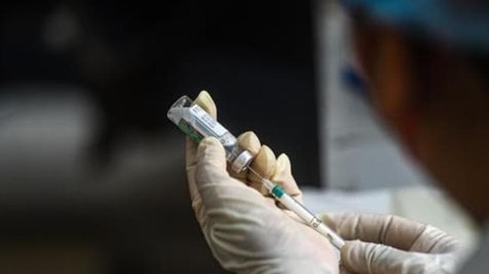 India’s cumulative vaccination coverage against the coronavirus disease (Covid-19) on Monday surpassed the 75 crore-mark, an official statement by the Union ministry of health and family welfare read. (Amal KS/HT PHOTO)