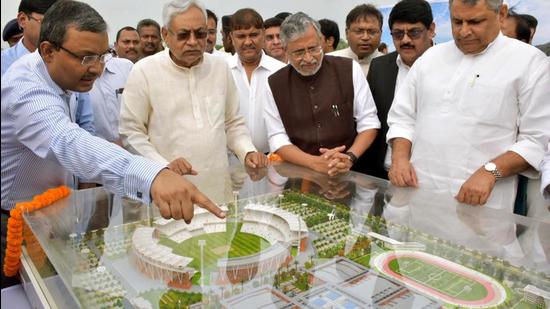 Bihar chief minister Nitish Kumar and the then deputy CM Sushil Kumar Modi look at the model for the sports academy and stadium at Rajgir three years ago. (HT Photo)