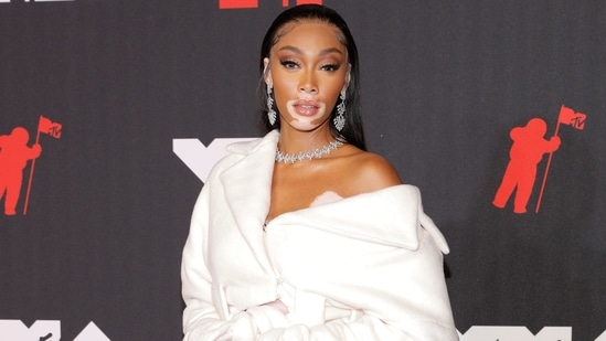 Jamaican-Canadian fashion model Winnie Harlow arrived at the MTV Video Music Awards in a fashionable white robe romper featuring an asymmetrical neckline. She teamed her look with shimmery heals and statement-making jewels.&nbsp;(REUTERS)