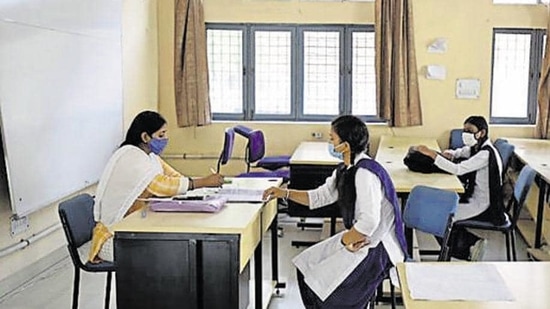 REET admit cards 2021: Candidates who have successfully registered for the REET 2021 will be able to download their admit cards from reetbser21.com after it is released.(File) REET admit cards 2021: Candidates who have successfully registered for the REET 2021 will be able to download their admit cards from reetbser21.com after it is released.(File)