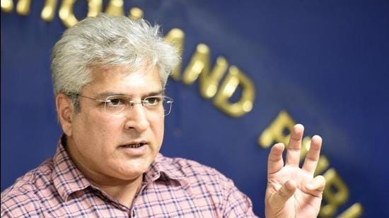 Kailash Gahlot said they are in the process of deliberation on adding 20 more sites of the transport department in the next phase of installation. (Arvind Yadav/HT) Kailash Gahlot said they are in the process of deliberation on adding 20 more sites of the transport department in the next phase of installation. (Arvind Yadav/HT)