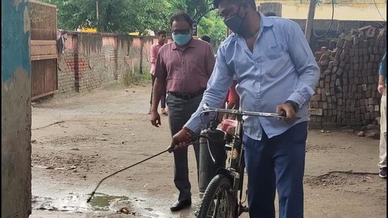 As per the Gautam Budh Nagar district malaria officer, Rajesh Sharma, regular anti-larvae fogging drives are being carried out across the district. (HT Photo)