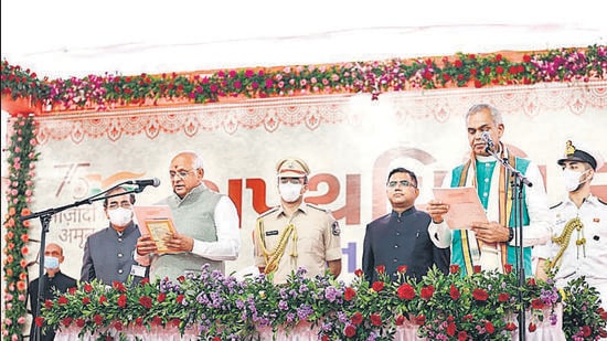 Gujarat governor Acharya Devvrat administers the oath to Bhupendra Patel as Gujarat chief minister, in Ahmedabad on Monday. Gujarat governor Acharya Devvrat administers the oath to Bhupendra Patel as Gujarat chief minister, in Ahmedabad on Monday.