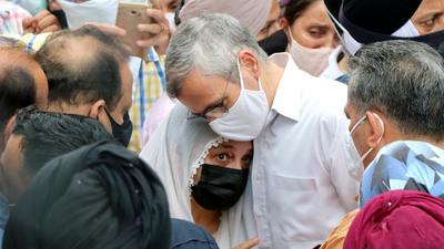 Former Jammu and Kashmir chief minister Omar Abdullah consoles the family members of senior Jammu and Kashmir National Conference (NC) leader Tarlochan Singh Wazir in Jammu. Wazir was found murdered in a West Delhi flat. (ANI)