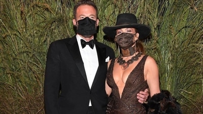 Jennifer Lopez and Ben Affleck stole the show at Met Gala as they shared a masked kiss. The awe-worthy moment was captured by the paparazzi and sent the internet into a tizzy. For the occasion, while Ben wore a black tuxedo, Jennifer chose a Ralph Lauren gown featuring a risqué thigh-high slit. It was in line with the evening's theme In America: A Lexicon of Fashion. (Instagram/@_metgala2021) Jennifer Lopez and Ben Affleck stole the show at Met Gala as they shared a masked kiss. The awe-worthy moment was captured by the paparazzi and sent the internet into a tizzy. For the occasion, while Ben wore a black tuxedo, Jennifer chose a Ralph Lauren gown featuring a risqué thigh-high slit. It was in line with the evening's theme In America: A Lexicon of Fashion. (Instagram/@_metgala2021)