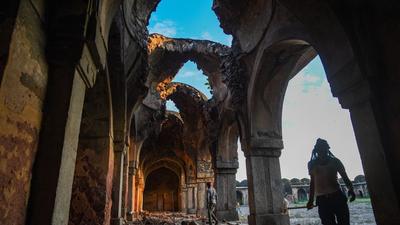 A view of the damaged Begumpur mosque complex at Malviya Nagar in New Delhi (Amal K S/HT Photo) A view of the damaged Begumpur mosque complex at Malviya Nagar in New Delhi (Amal K S/HT Photo)