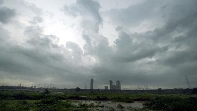 The IMD predicted that Noida will see light to moderate rainfall on Wednesday and Thursday, which will increase in intensity on Friday. (Sunil Ghosh/HT File) The IMD predicted that Noida will see light to moderate rainfall on Wednesday and Thursday, which will increase in intensity on Friday. (Sunil Ghosh/HT File)