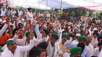 Farmers raise slogans during a sit-in protest outside the mini secretariat in Karnal. (Manoj Dhaka/HT Photo) Farmers raise slogans during a sit-in protest outside the mini secretariat in Karnal. (Manoj Dhaka/HT Photo)