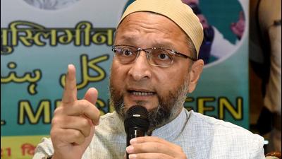All India Majlis-e-Ittehadul Muslimeen (AIMIM) chief Asaduddin Owaisi addresses a press conference in Patna on Tuesday. (ANI)
