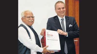 Haryana CM Manohar Lal Khattar with Ambassador of Poland to India Prof Adam Burakowski in Chandigarh on Tuesday. (HT Photo)