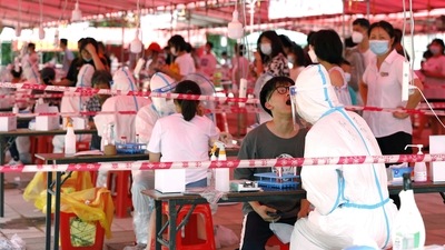 A total of 102 community infections have been reported in the province in just the last four days. In picture - A testing site inside a culture and art centre in Xiamen, Fujian province, China. (Reuters)