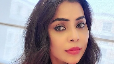 Nikita Rawal has shared how she saved herself when she was held at gunpoint in Delhi recently.