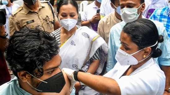 A medic administers a dose of the Covid-19 vaccine to a beneficiary in Thiruvananthapuram.(PTI Photo) A medic administers a dose of the Covid-19 vaccine to a beneficiary in Thiruvananthapuram.(PTI Photo)