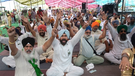 Farmers protesting on the national highway in Jalandhar on Monday.(PTI Photo) Farmers protesting on the national highway in Jalandhar on Monday.(PTI Photo)