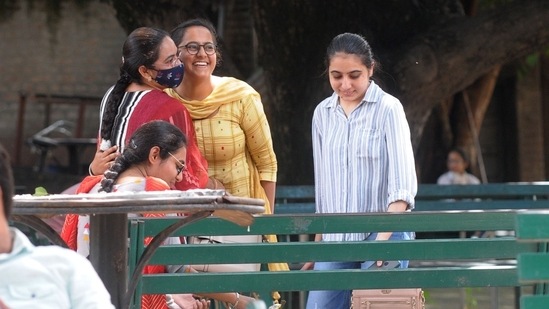 Students returned to the university and attended their classes with masks on. The university administration has made sure only one student stays in one hostel room to avoid crowding. Here are a few visuals of students attending their offline classes in Panjab University after one and a half years.(HT Photo/Ravi Kumar)