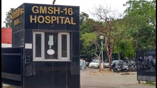 The walk-in registration continues to remain available at GMSH-16, without any change and more than 2,000 people are visiting the hospital’s OPD daily to avail the medical facilities. (HT FILE PHOTO) The walk-in registration continues to remain available at GMSH-16, without any change and more than 2,000 people are visiting the hospital’s OPD daily to avail the medical facilities. (HT FILE PHOTO)