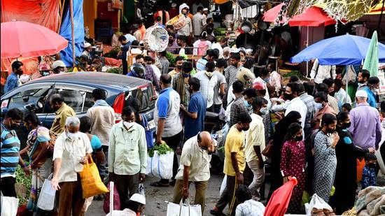 Out of the 559 new Covid cases reported in Karnataka, 231 were from Bengaluru Urban, as the city saw 302 discharges and 4 deaths. (Agency) Out of the 559 new Covid cases reported in Karnataka, 231 were from Bengaluru Urban, as the city saw 302 discharges and 4 deaths. (Agency)