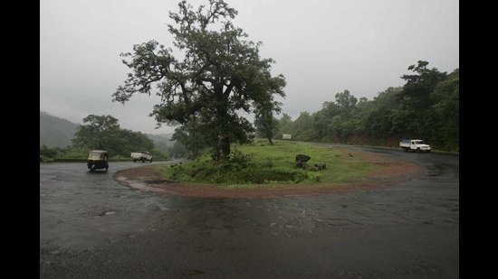 The National Highway Authority of India (NHAI) has assured the Bombay high court (HC) of completing the road-widening work of the Mumbai-Goa highway by March 2022 – well before the December 2022 deadline – provided the State Bank of India (SBI) lends an additional <span class='webrupee'>₹</span>200 crore at the earliest for the project The National Highway Authority of India (NHAI) has assured the Bombay high court (HC) of completing the road-widening work of the Mumbai-Goa highway by March 2022 – well before the December 2022 deadline – provided the State Bank of India (SBI) lends an additional <span class='webrupee'>₹</span>200 crore at the earliest for the project