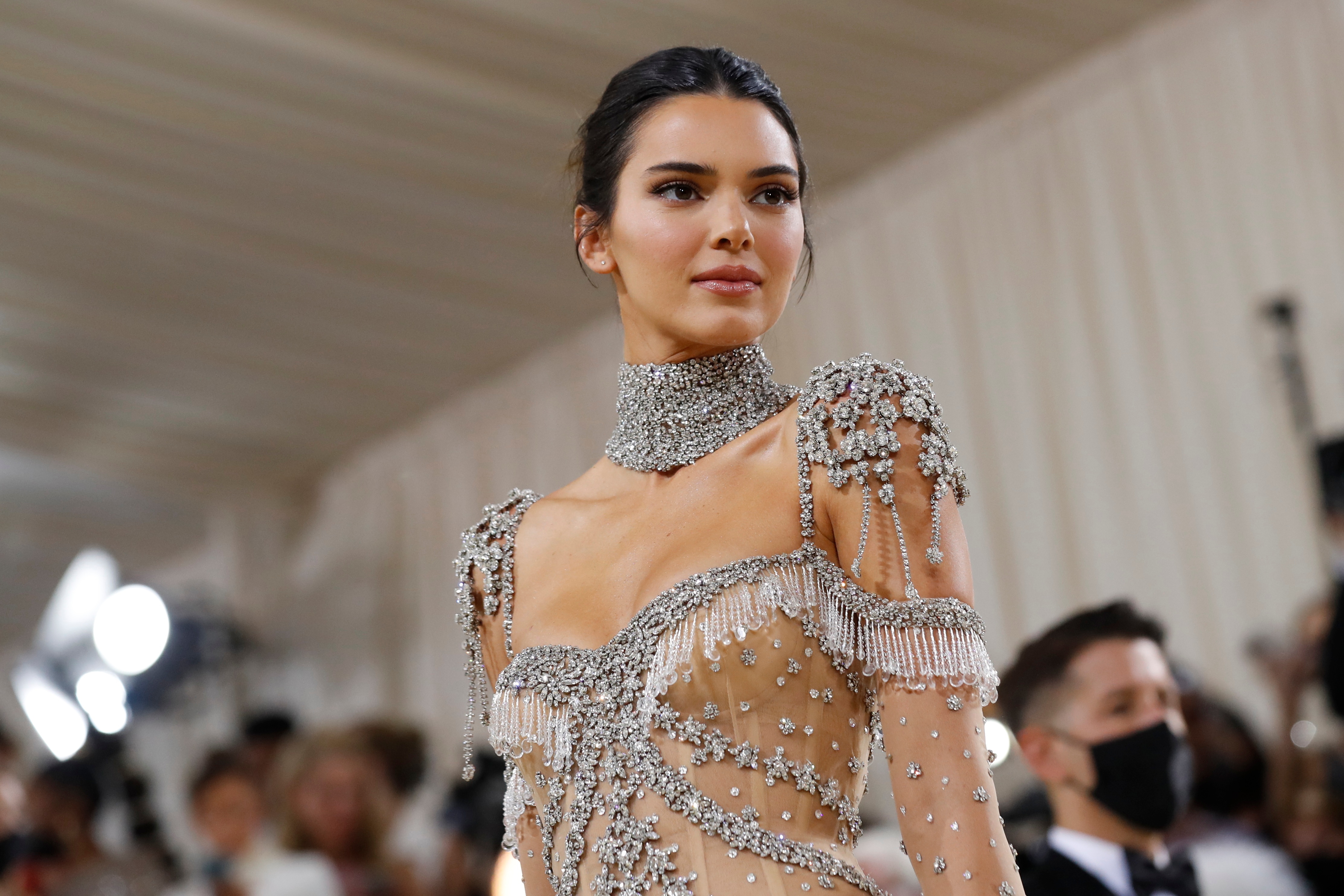 Unveiling Elegance: Kendall Jenner’s Mesmerizing Presence at Met Gala 2021